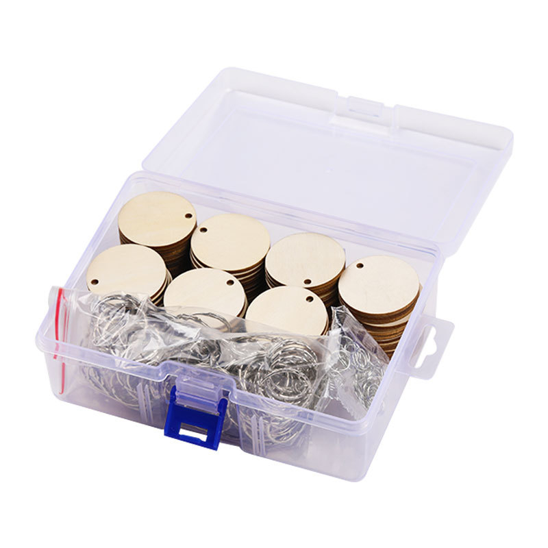 Fából készült medál, polírozott felület, idillikus stílus