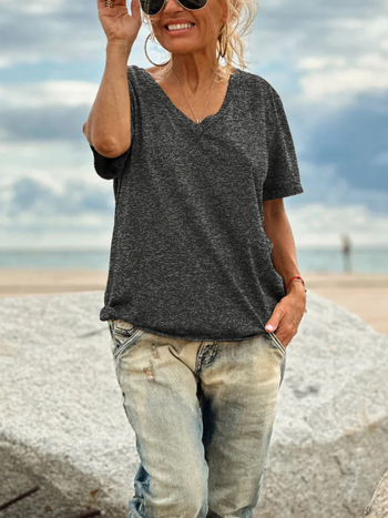 Top dama cu decolteu în V, mânecă scurtă, croi lejer, țesătură poliester-elastan, lungime 50–65 cm