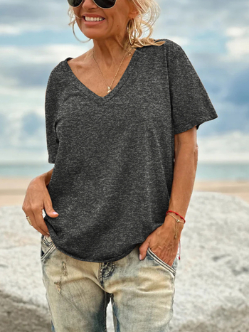 Top dama cu decolteu în V, mânecă scurtă, croi lejer, țesătură poliester-elastan, lungime 50–65 cm