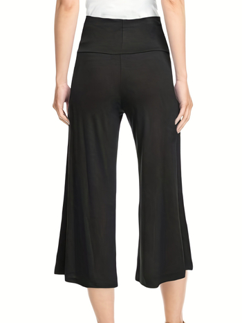 Moteriškos 3/4 ilgio tiesaus kirpimo kelnės su žemu juosmeniu, poliesterio-spandekso mišinys (≥95% poliesterio, <30% spandekso), vasara 2023.