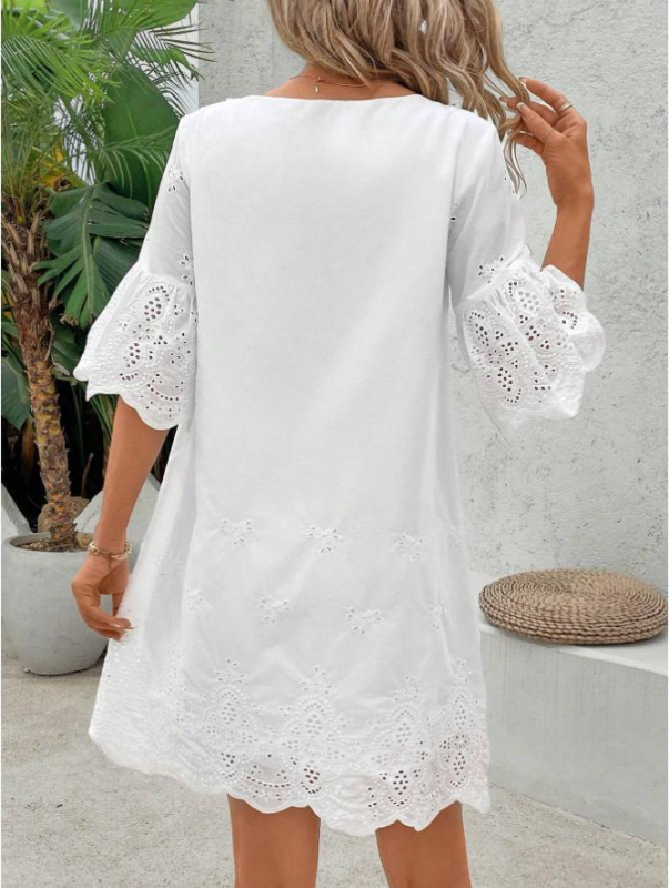 rochie cu broderie decupată, decolteu în V, croială A-line, lungime midi