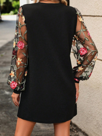 Γυναικείο φόρεμα από πολυεστέρα με δαντέλα, μακριά μανίκια, στρογγυλή λαιμόκοψη, Α-γραμμής, μεσαίου μήκους, μονόχρωμο, φθινόπωρο 2024