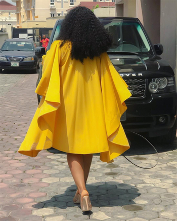 Φόρεμα, πολυεστερικήύφανση, πλισέ φούστα, στρογγυλό λαιμόκοψη, μακρύς μανίκι, ελεύθερη μέση