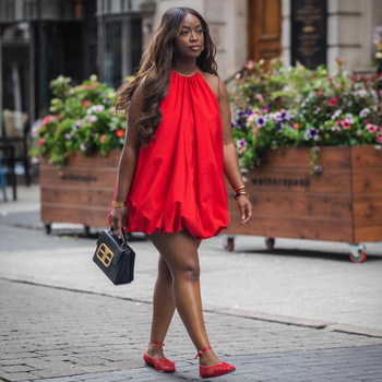 Φόρεμα από πολυεστέρα χωρίς μανίκια με λαιμόκοψη halter, πλισέ, μονόχρωμο, κοντό μήκος