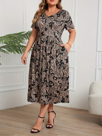 Рокля с V-образно деколте и А-линия, бохо стил, средна дължина, ръкав 3/4, полиестер 95%