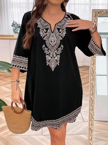 Дамска плетена рокля с V-образно деколте, 3/4 ръкави, средна дължина и прав силует, случаен принт