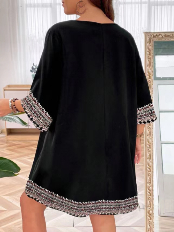 Дамска плетена рокля с V-образно деколте, 3/4 ръкави, средна дължина и прав силует, случаен принт