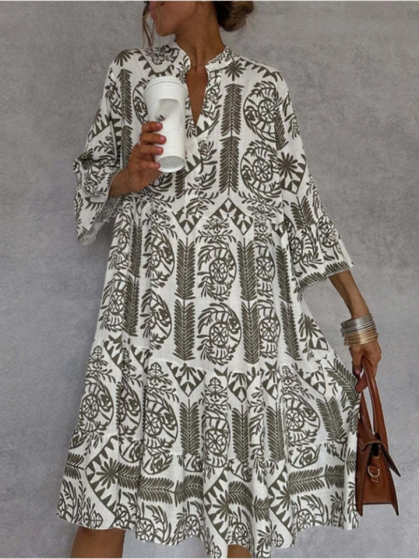 rochie imprimată cu decolteu în V, croială în A, lungime midi, mâneci 3/4, stil boem