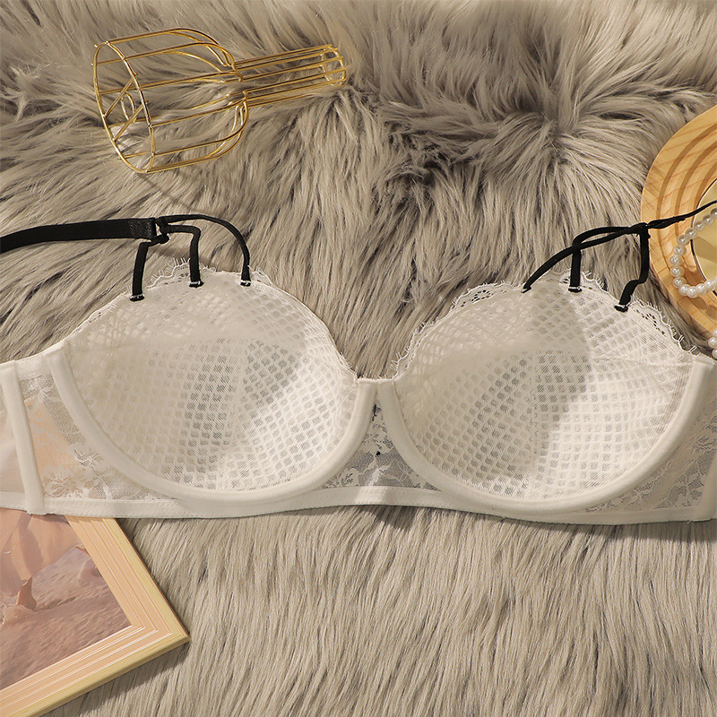 Balconette Bralette su plieno žiedu, be įdėklų, 3/4 puodelis su plonu formuojančiu puodeliu, nėrinių siuvinėjimas