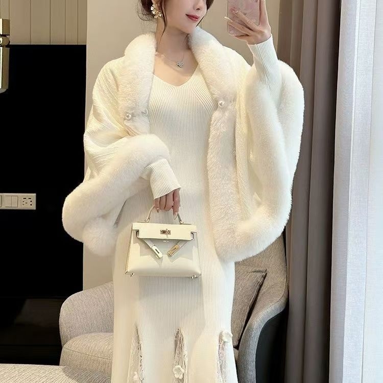 Πόνχο από τεχνητή γούνα Rex Rabbit με γούνινο γιακά – γυναικείο ένδυμα για όλους τους εποχικούς καιρούς, κυκλοφόρησε το χειμώνα του 2023