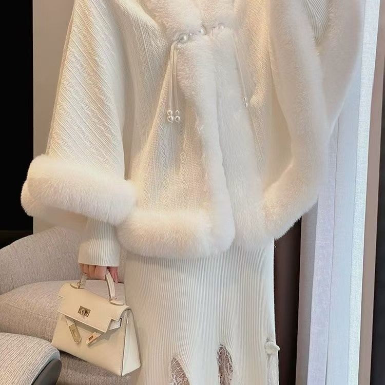 Πόνχο από τεχνητή γούνα Rex Rabbit με γούνινο γιακά – γυναικείο ένδυμα για όλους τους εποχικούς καιρούς, κυκλοφόρησε το χειμώνα του 2023