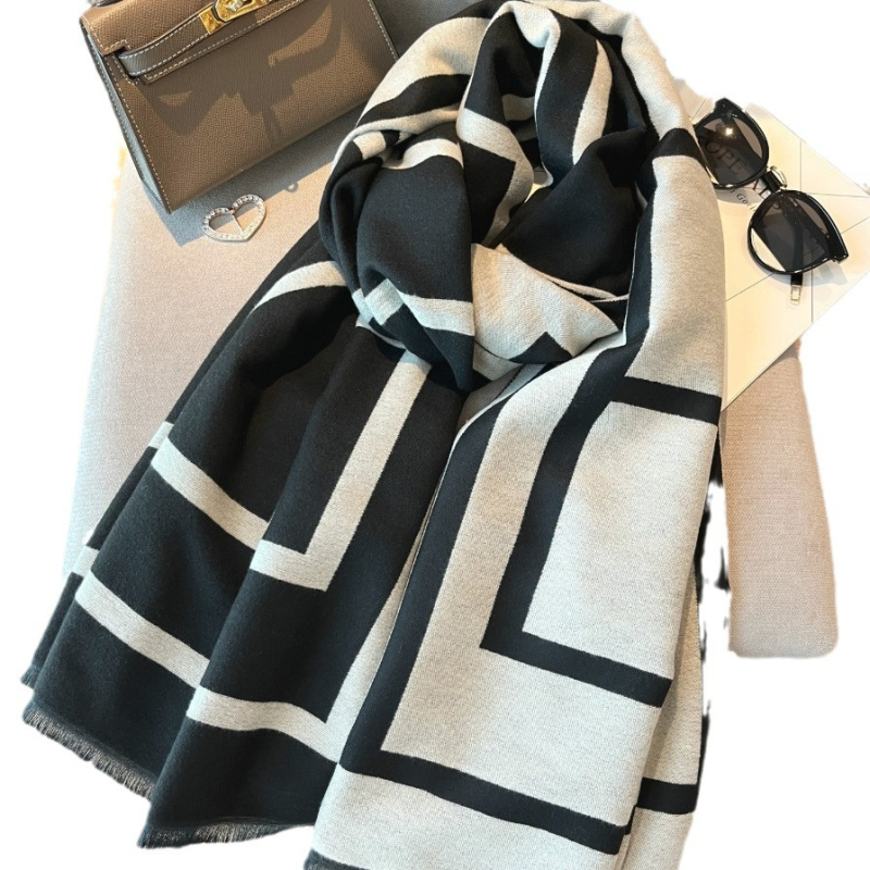 Женски шал – имитационен кашмир; основна тъкан: акрил; запазва топлината, защита от слънцето и прахоустойчивост; четири сезона