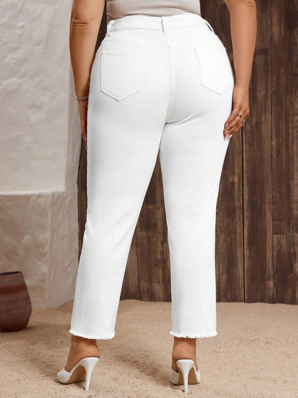 Sieviešu elastīgās džinsi ar taisnu piegriezumu un saplēstiem galiem – viduklis vidēja augstuma, kokvilnas-poliesteru maisījums (50–70% kokvilna, <30% poliesteris)