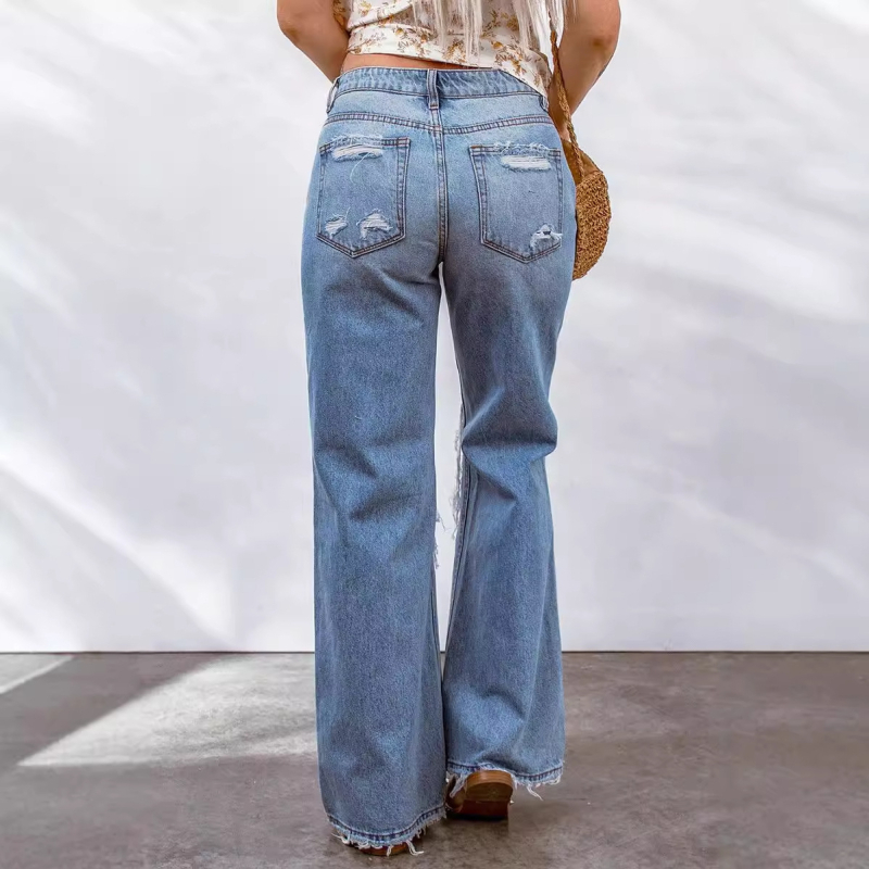 Džinsice – srednji porast struka, pamuk denim, blago proširene siluete, 50–70% pamuka, proljeće 2024