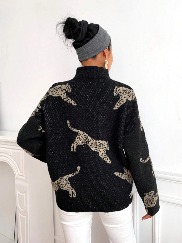 Pulover damă din material pluș cerb, jacquard cu model animal, guler semiînalt, tricot gros, croială lejeră