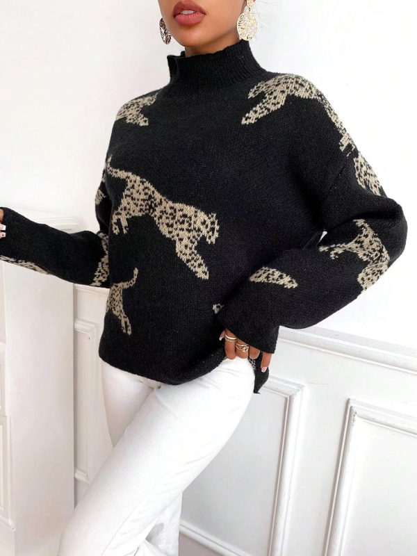 Pulover damă din material pluș cerb, jacquard cu model animal, guler semiînalt, tricot gros, croială lejeră