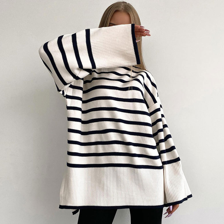 Пуловер трикотаж на райета, от core-spun прежда полиестер и вискоза; дълги разкроени ръкави; средна дължина силует.