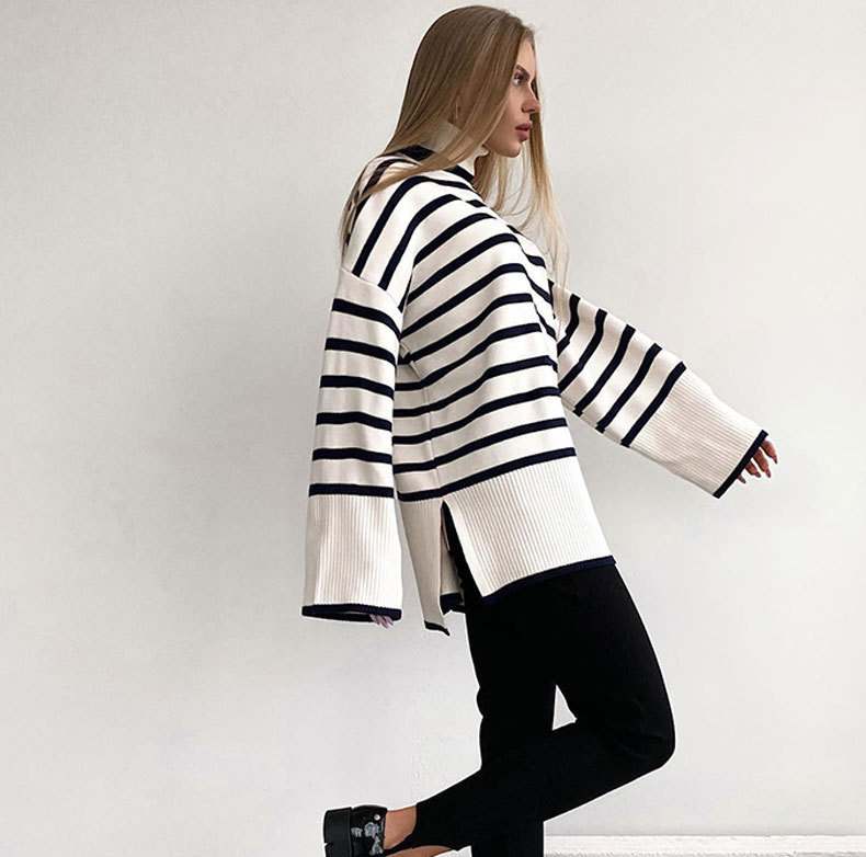 Пуловер трикотаж на райета, от core-spun прежда полиестер и вискоза; дълги разкроени ръкави; средна дължина силует.