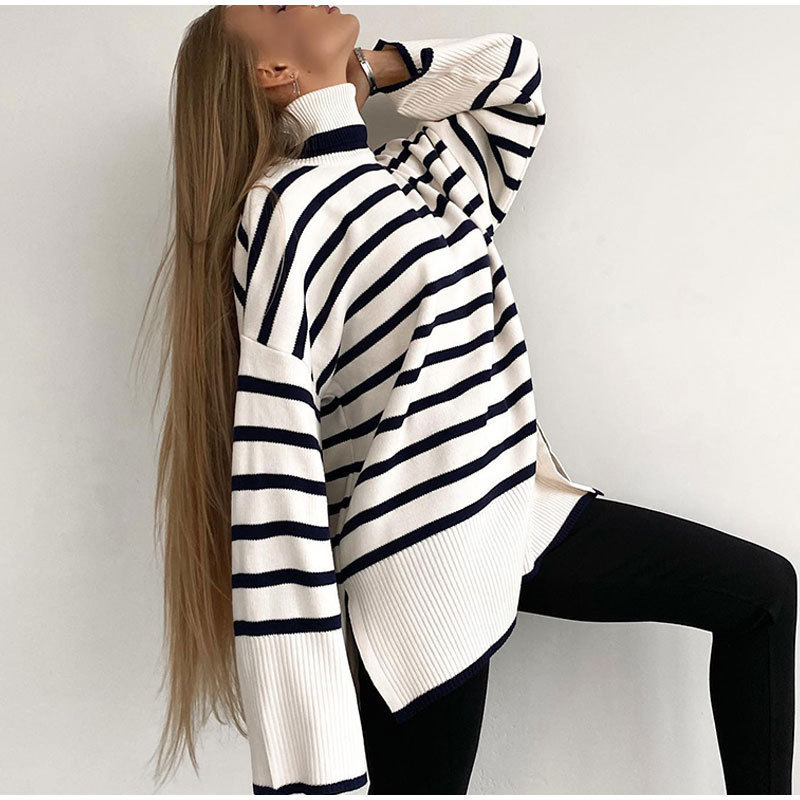 Пуловер трикотаж на райета, от core-spun прежда полиестер и вискоза; дълги разкроени ръкави; средна дължина силует.