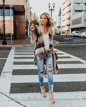 Csíkos kötött kardigán bojtokkal, hosszú ujjú, közepes hosszúságú, laza fazon, Jing Lun kötés