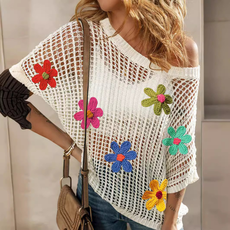 Пуловер с флорална бродерия, акрилно-полиестерова смес, кръгло деколте, къс ръкав, тънък трикотаж.