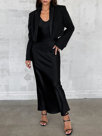 Φόρεμα με V-λαιμό, χωρίς μανίκια, λεπτό ματ σατέν, ψηλή μέση, μακριά ίσια φούστα