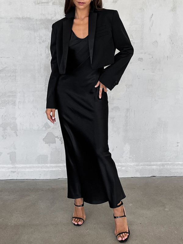 Рокля с V-образно деколте, без ръкави, тънък мек мат сатен, висока талия, дълга права пола