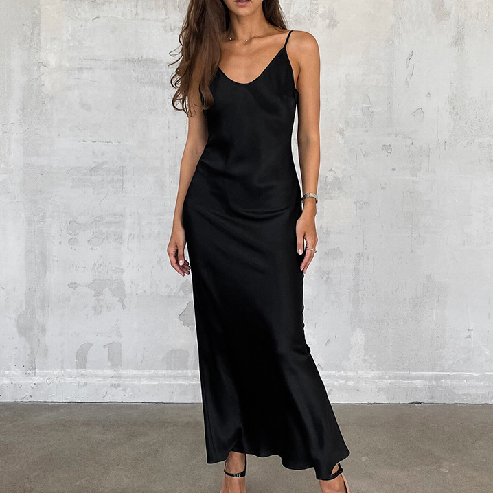 Рокля с V-образно деколте, без ръкави, тънък мек мат сатен, висока талия, дълга права пола