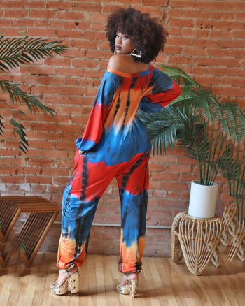 Ολόσωμο με εκτύπωση, γραμμής off-shoulder, με διπλές τσέπες, μακριά μανίκια, πολυεστέρας