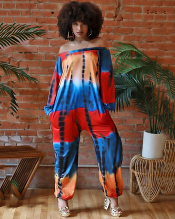 Ολόσωμο με εκτύπωση, γραμμής off-shoulder, με διπλές τσέπες, μακριά μανίκια, πολυεστέρας