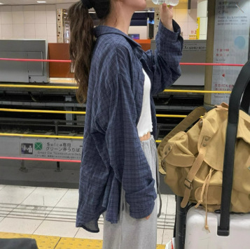 Риза с каре шарка, слънцезащитна лека риза за външно носене, яка поло, дълги ръкави, свободен силует, планка с множество катарами