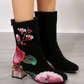 félmagas Martin csizma virágos hímzéssel, 6–8 cm-es magas sarok, hátulsó cipzár, gumí talp