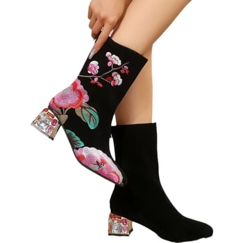 félmagas Martin csizma virágos hímzéssel, 6–8 cm-es magas sarok, hátulsó cipzár, gumí talp