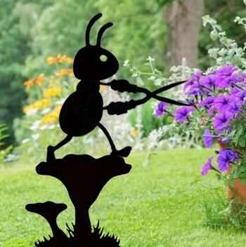 Silhouette mrava – ukras za vrt, metalna samostojeća skulptura insekta