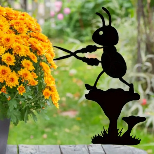 Silhouette mrava – ukras za vrt, metalna samostojeća skulptura insekta
