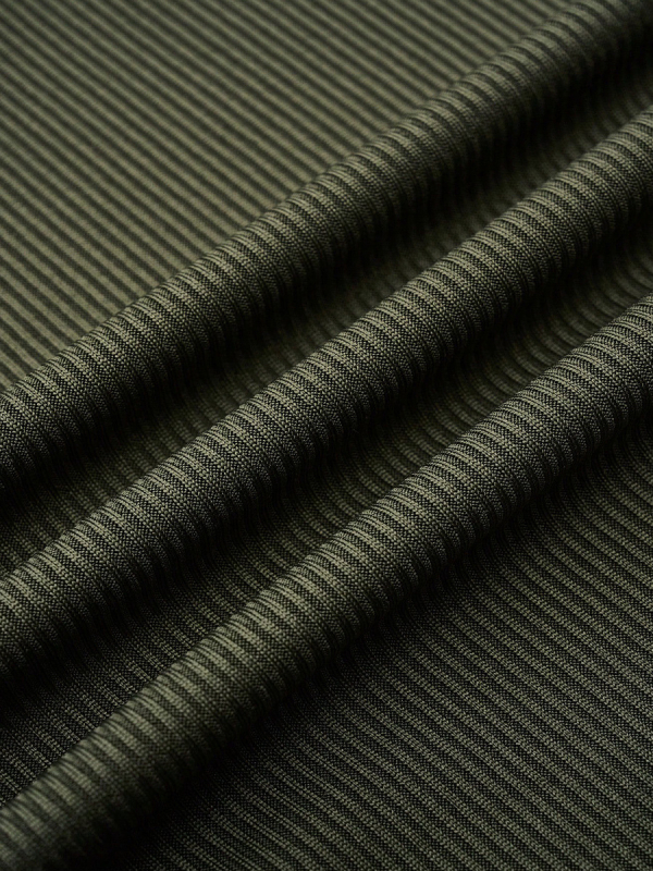 Moteriškas be rankovių topas su keturkampiu kaklu, siauras siluetas, poliesteris, aukšta elastingumas, ilgis 50–65 cm