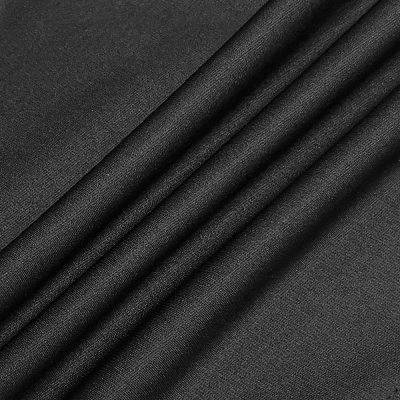 Šorti ar šņorēm – viduklis vidējā līmenī, plāns audums, poliesters/elastāns, piecu punktu garums, japāņu/korejiešu brīvā laika stils