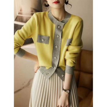 Cardigan tricotat cu patchwork, croială lejeră, guler rotund, mâneci lungi, poliester 80-90%