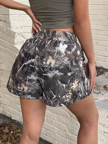 Σορτς με εκτύπωση φύλλων, μίγμα Spandex 30-50%, μέση μεσαίου ύψους, ίσιο κόψιμο, Άνοιξη 2025