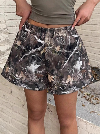 Σορτς με εκτύπωση φύλλων, μίγμα Spandex 30-50%, μέση μεσαίου ύψους, ίσιο κόψιμο, Άνοιξη 2025