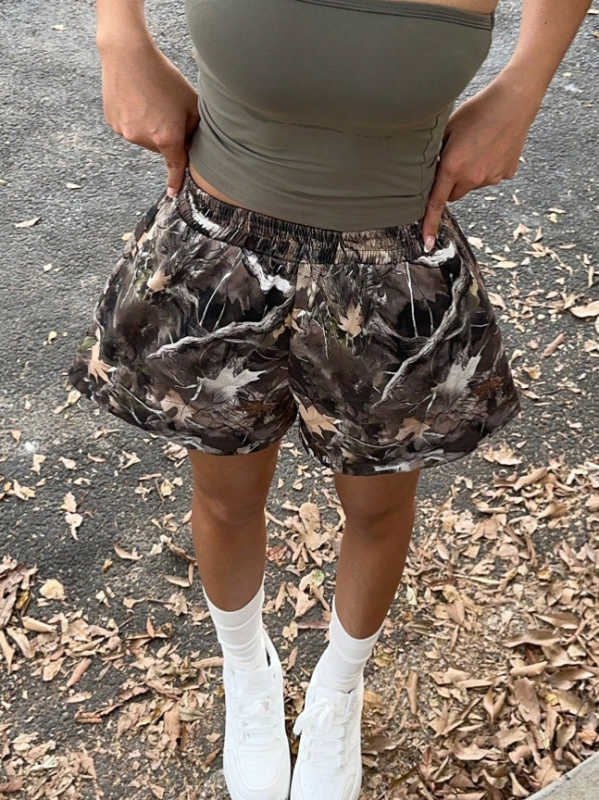 Lapām drukāti šorti, Spandeksa maisījums 30-50%, vidēja josta, taisns griezums, pavasaris 2025