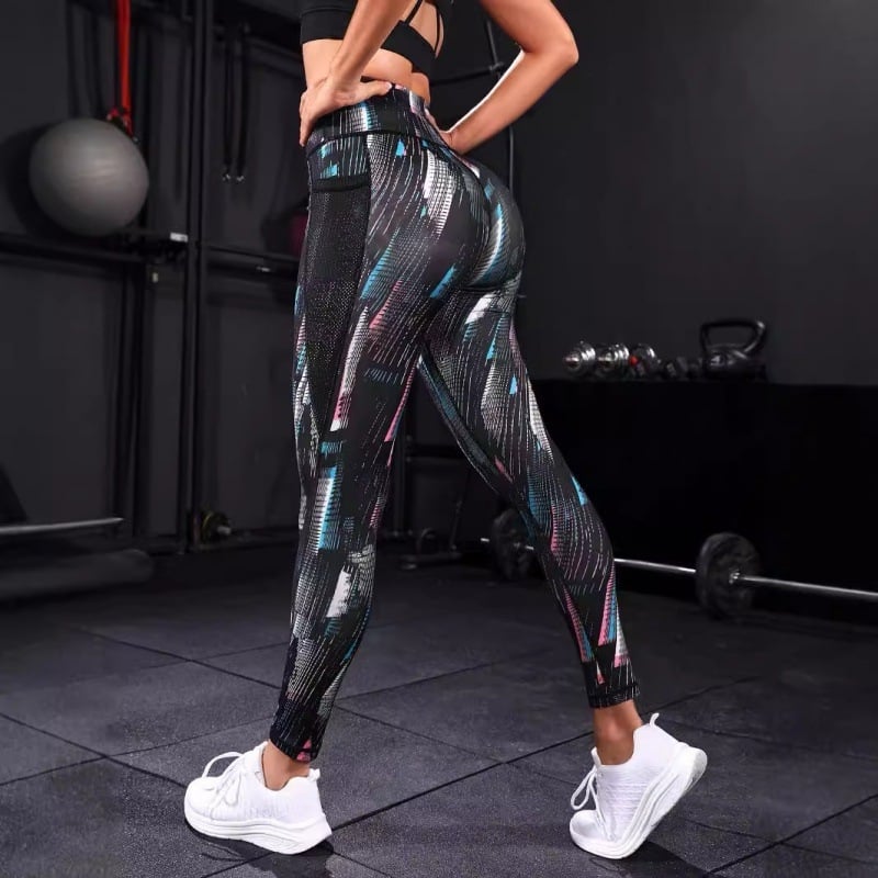 Jógapantalon magas derekú, graffiti mintás, poliészter-elasztán keverék, 9/10 hossz, fenékemelő hatás