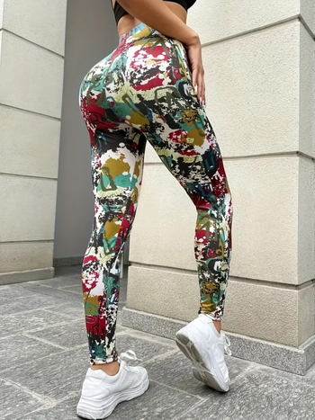 Női magas derekú leggings teljes testet átfogó mintával, szoros fazon, magas rugalmasság, poliészter 95%+, jóga és edzés