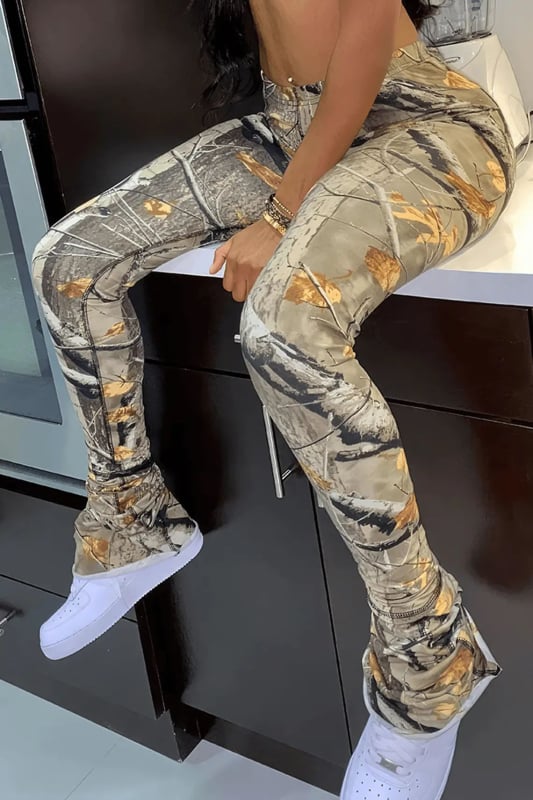 Pantaloni casual dama cu imprimeu de frunze, stil micro-pantaloni, țesătură milk silk; poliester 90–95%, spandex <30%; primăvara 2024