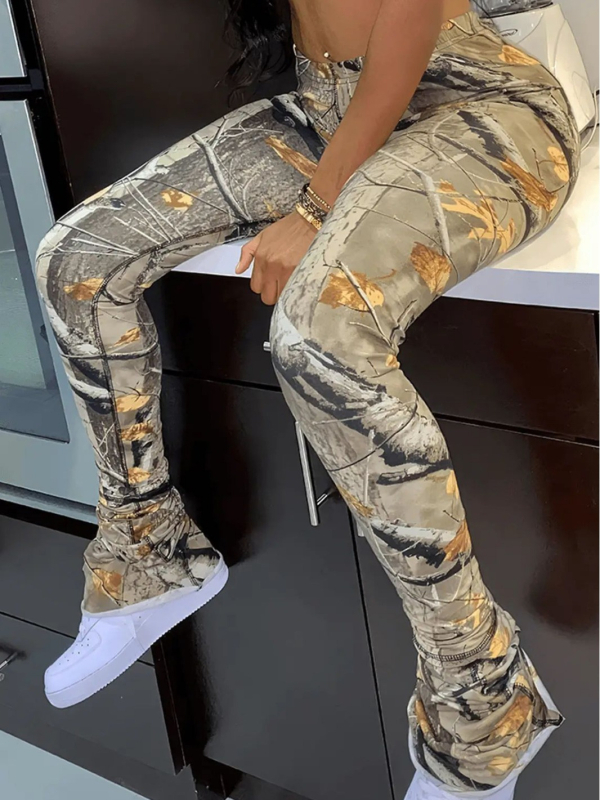 Pantaloni casual dama cu imprimeu de frunze, stil micro-pantaloni, țesătură milk silk; poliester 90–95%, spandex <30%; primăvara 2024