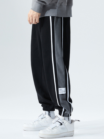 Sportnadrág fleece béléssel, lazán szabott, középmagas derékkal, poliészter 96% / spandex 4%