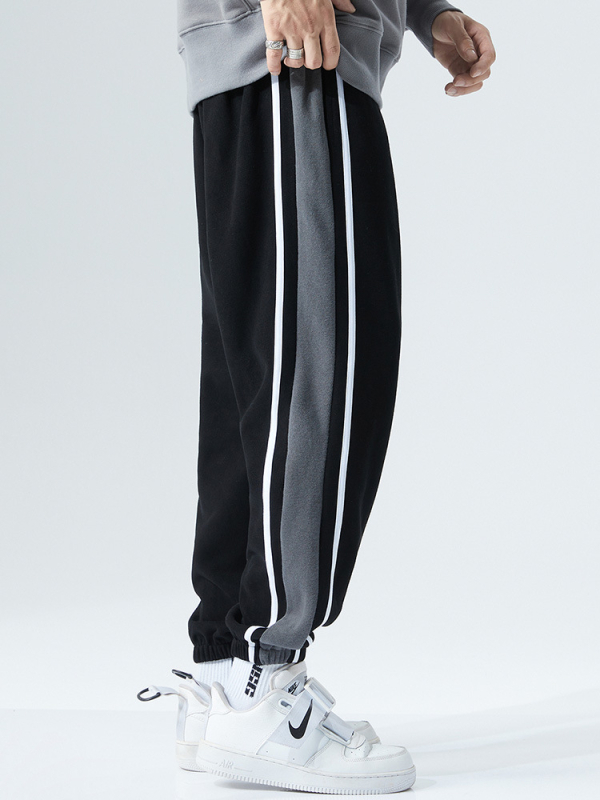 Sporta bikses ar fleece odere, brīvā piegriezuma, vidējais jostas līmenis, poliesteris 96% / spandeks 4%