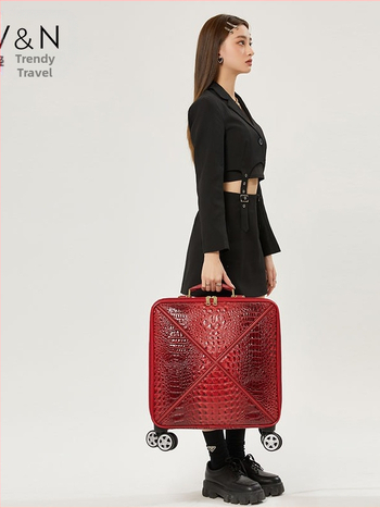 PVC αποσκευή με σχέδιο δέρματος κροκοδειλίου, κλείσιμο με φερμουάρ, αδιάβροχη και ανθεκτική στη φθορά, με κυκλικούς τροχούς παντός τύπου και κλειδαριά