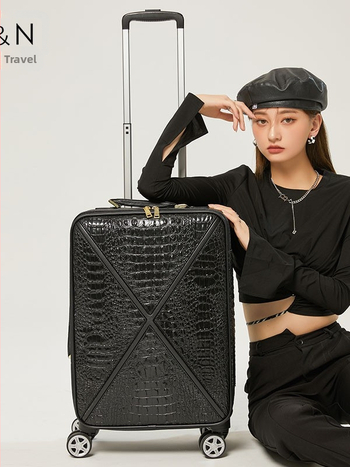 PVC αποσκευή με σχέδιο δέρματος κροκοδειλίου, κλείσιμο με φερμουάρ, αδιάβροχη και ανθεκτική στη φθορά, με κυκλικούς τροχούς παντός τύπου και κλειδαριά