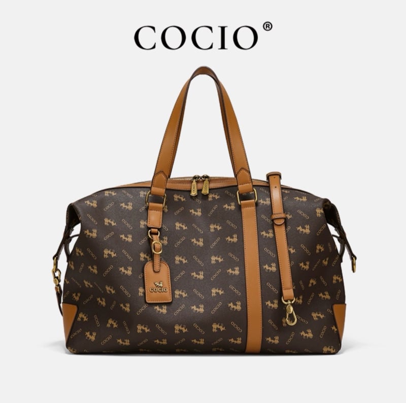 COCIO utazó- és tornazsák – PVC, kopásálló, betűk mintázat, uniszex